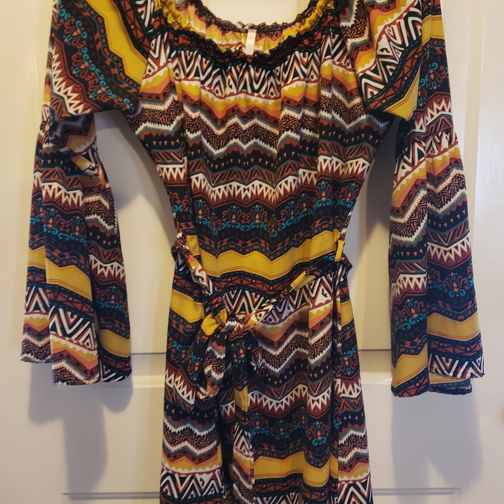 geometric bell-sleeved boutique dress, size XL